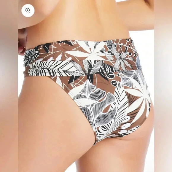 Bleu Rod Beattie Bold Moves Underwire Molded Swim Top and Sarong Hipster Bottom - Picture 7 of 13